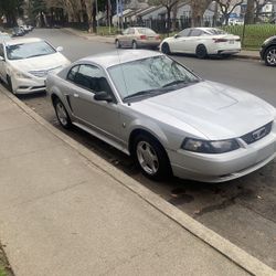 2004 Ford Mustang