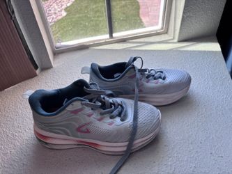 Tennis Shoes Sneakers  Size 5