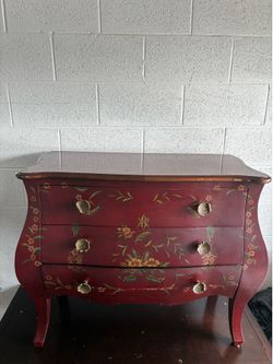 decorative bombe-style chest of drawers / commode