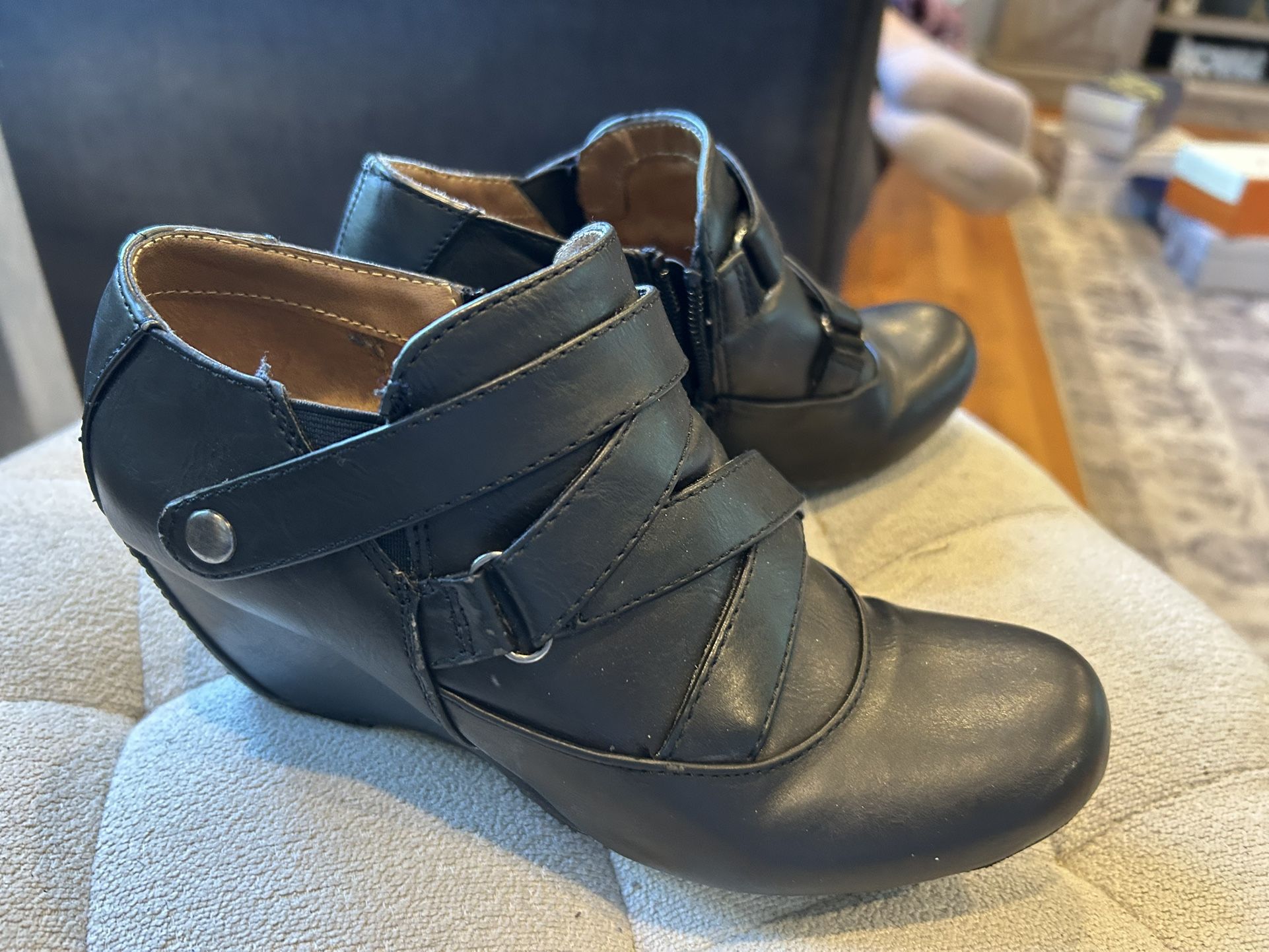 Black leather ankle boots with wedge heel size 6 1/2