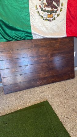 Dinning table set of 4 chairs.