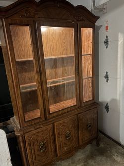 China Cabinet/Hutch
