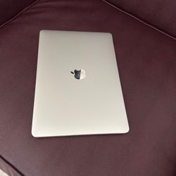MacBook Pro M1. 16. GB. 2. TB