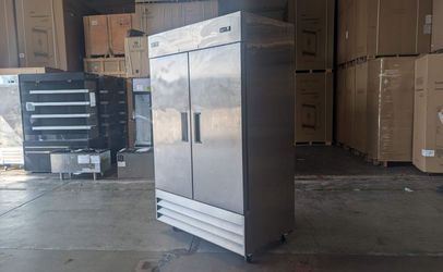 Clearance NSF Commercial Reach In 2 Door Freezer 105978L0711