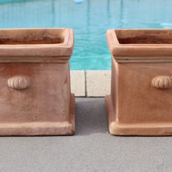 Clean and beautiful, with a design on two opposite sides. 11” tall x 12.5” wide including the edge and 10” wide inside the edge. In great condition an