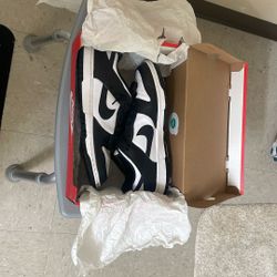 NEW NIKE PANDA DUNKS 100$ Flat Or TRADE