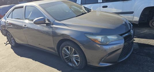 2017 Toyota Camry SE For Parts 