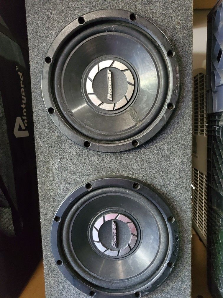 2 Pioneer 12" Subs