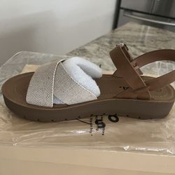 Soda Ankle Strap Woman’s Flat Form Sandals