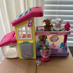 Fisher-Price Little People Barbie Pet Spa Playset with girl,  Cat and Dog Figures