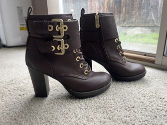 GUESS Boots Size 5.5