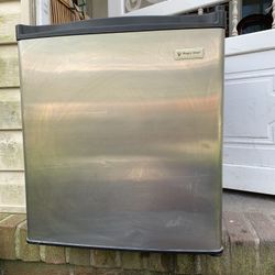 Magic Chef  Mini  Refrigerator 
