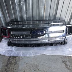 Ford 2018-2020   F-150 Front Upper Chrome Grille W/Emblem OEM 