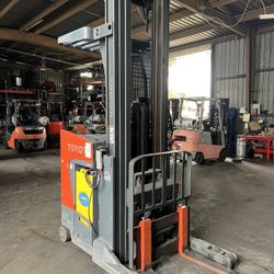 TOYOTA ELECTRIC REACH FORKLIFT 