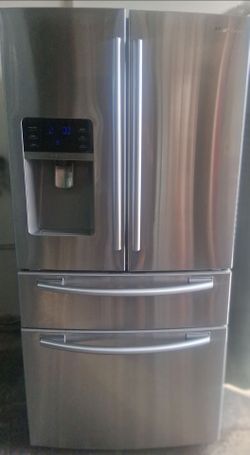 Samsung 26 cubic foot refrigerator with water and ice