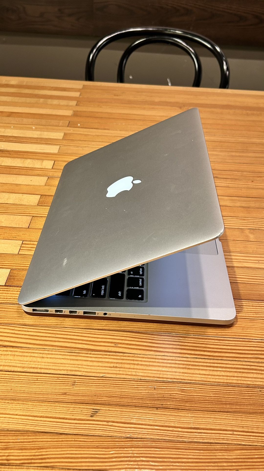 Apple MacBook Pro 13” Retina I5/8GB/256GB SSD $220