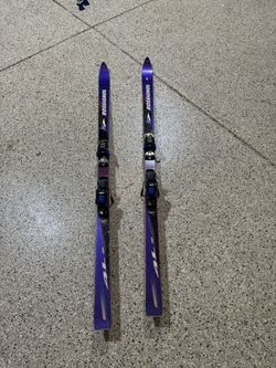 Title: “Vintage Rossignol 4S Skis with Bindings – Great Condition”