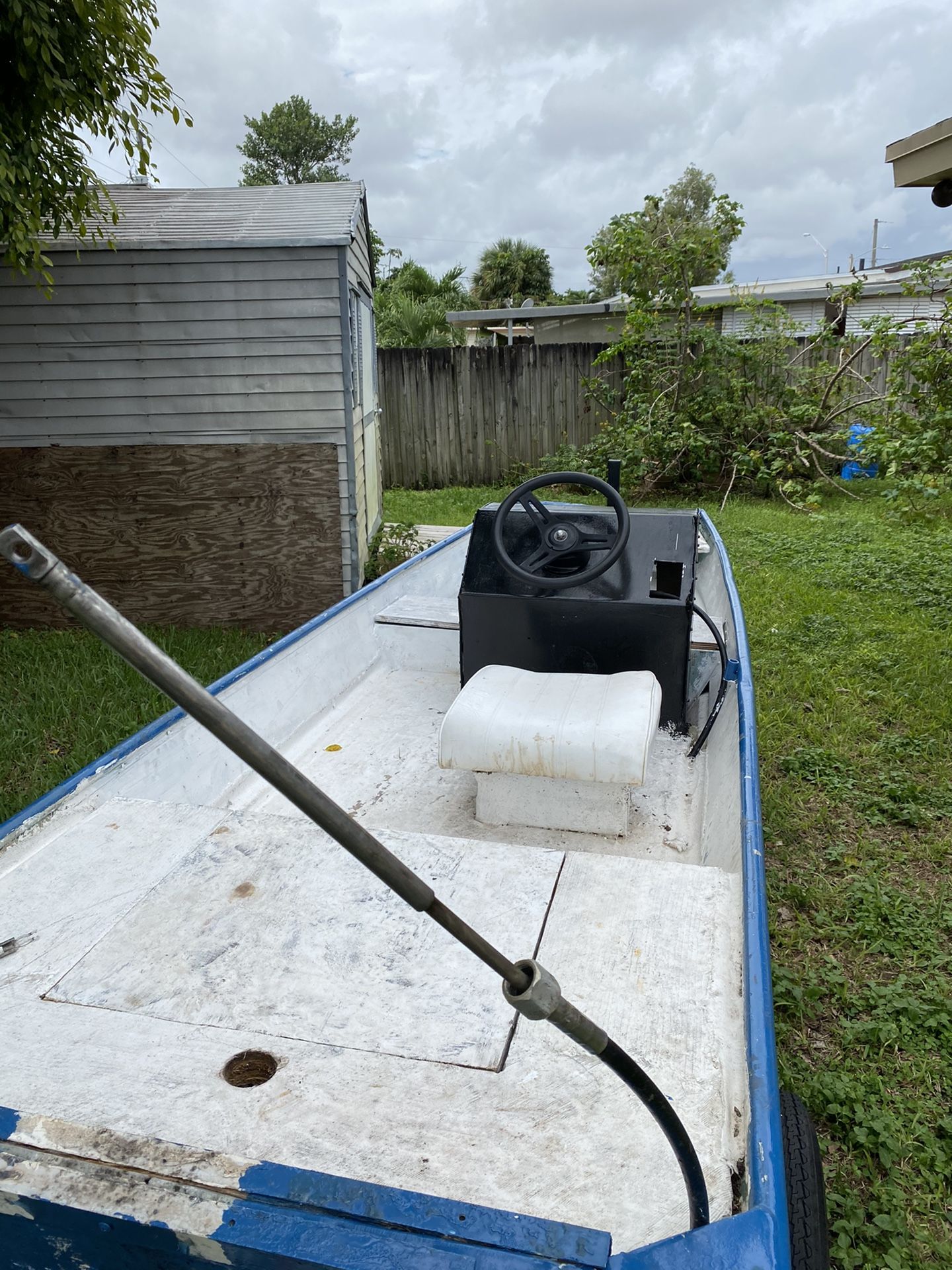 12 ft Jon boat with center console for Sale in Miami, FL OfferUp