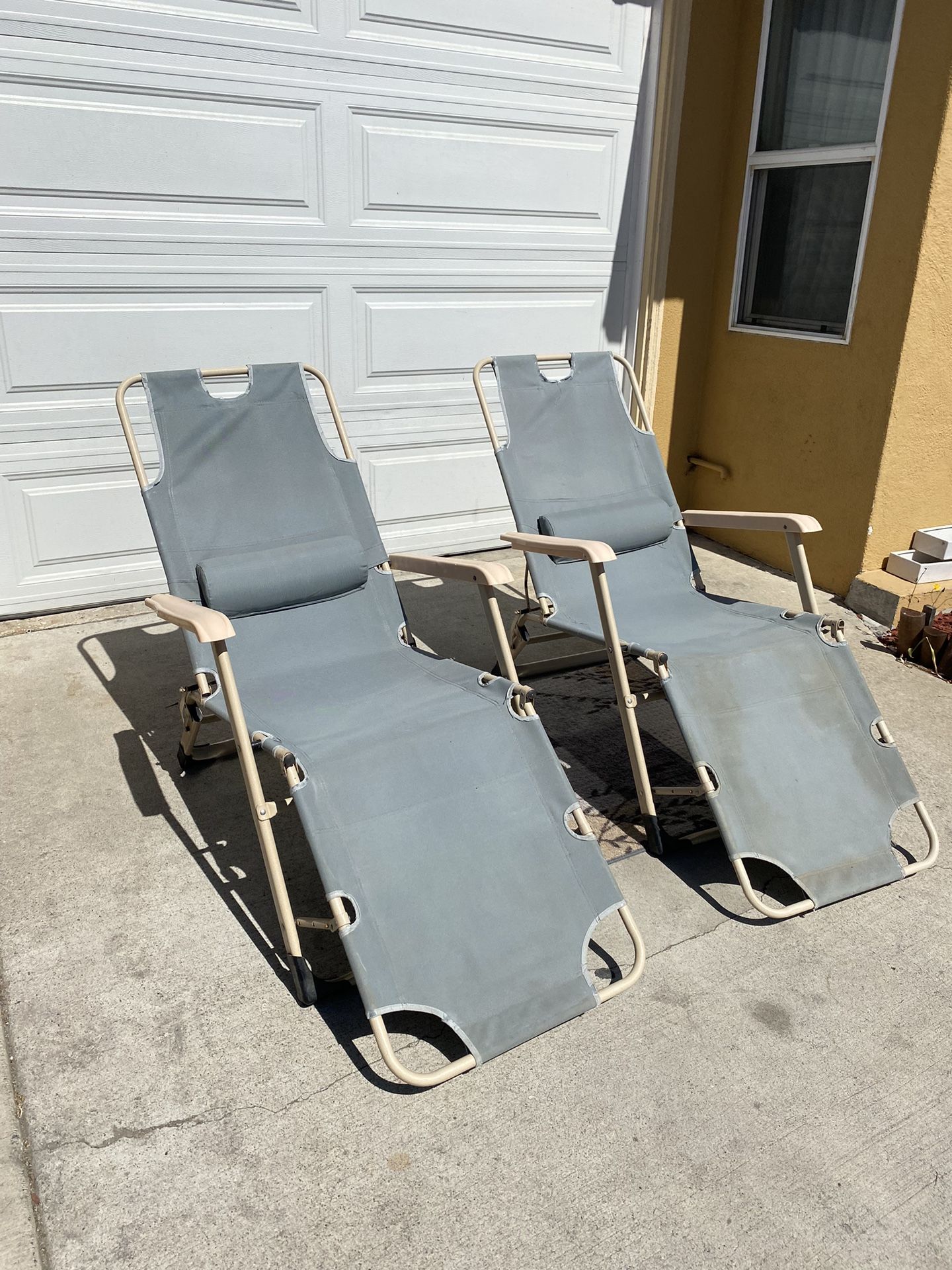 2 Beach Chairs