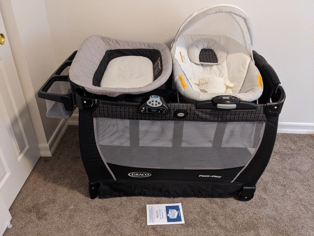 Graco Pack n Play Yard Snuggle Suite LX