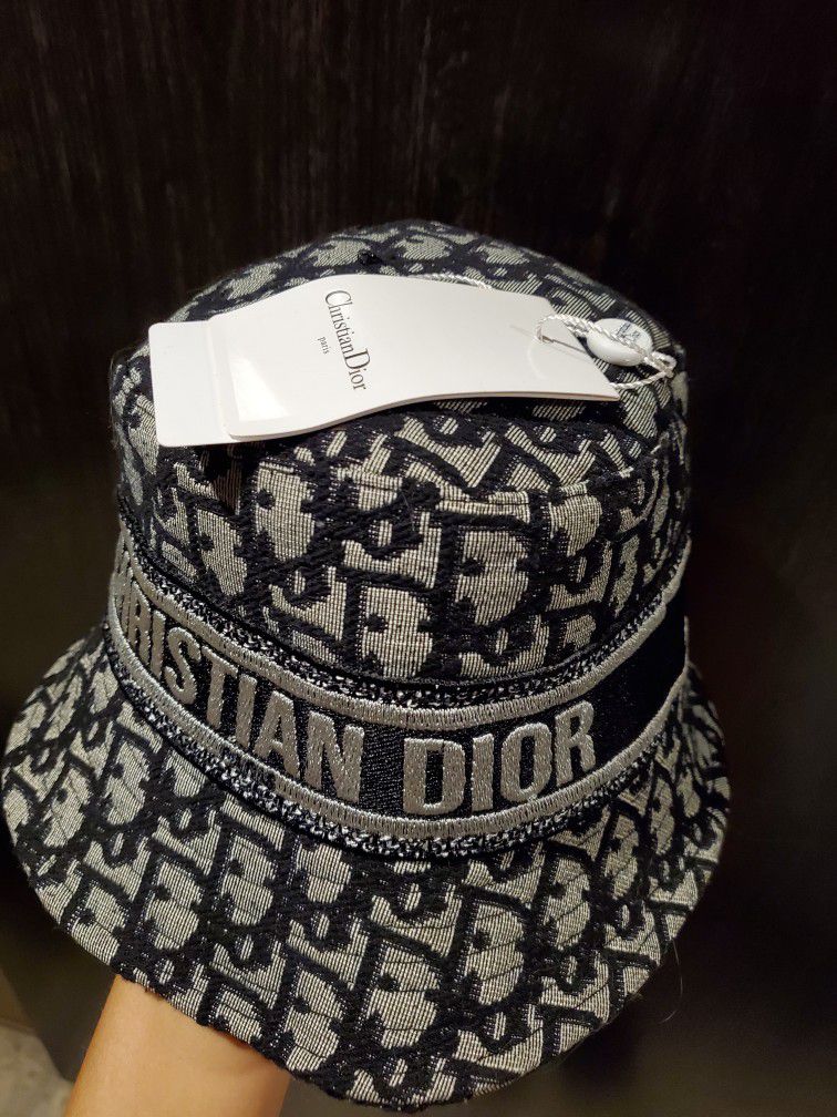 Louis Vuitton Bucket Hat for Sale in Delray Beach, FL - OfferUp