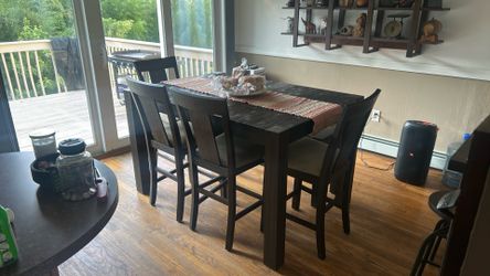 Dining table with 4 chairs, a bench, and a leaf extension.
