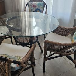 Round Dinning Table Set With 4 Chairs