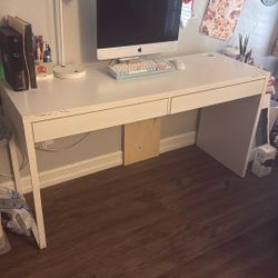 IKEA MICKE Desk