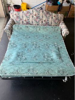 Vintage mint condition sofa pull out bed Queen