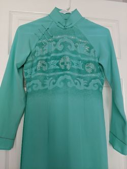 Women Clothes 5'3“ 120lbs Vietnamese Ao Dai