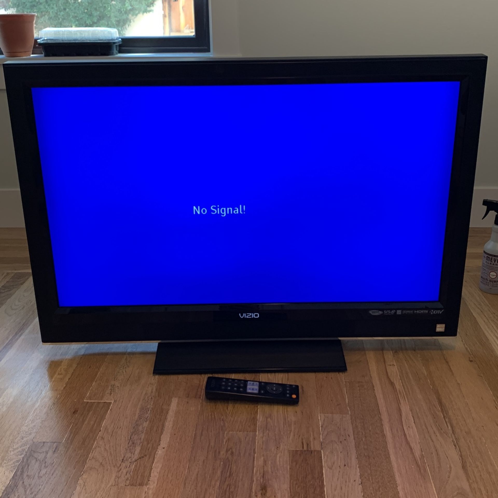 Vizio Model VO370M