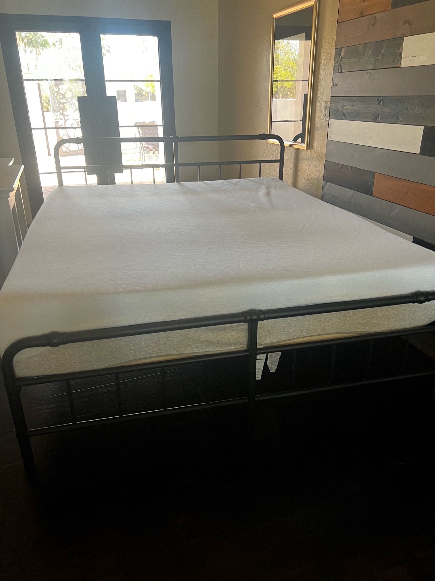 Cal King Casper Mattress w/Headboard/Frame