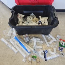 Craftsman 30 Gallon Tote with PVC Plumbing Pipes & Miscellaneous Pieces I-8205