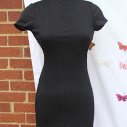 Black Open-Back Bodycon Dress – Elegant & Chic 
