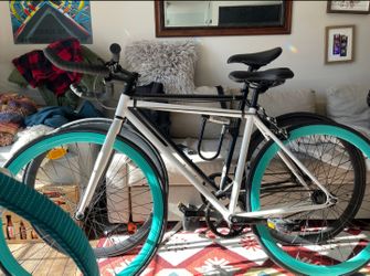 Road bike with flip flop hub