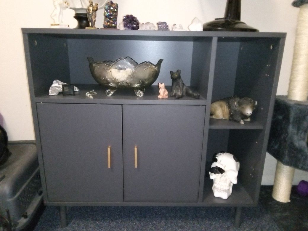 Grey Dresser 