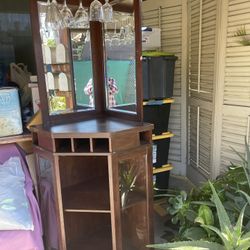 BEAUTIFUL ANTIQUE VINTAGE CORNER GLASS DISPLAY 