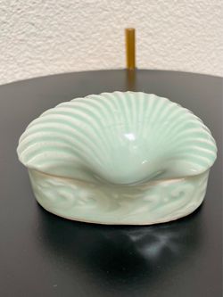 Vintage Chinese Celadon Glazed Porcelain Shell Trinket Box