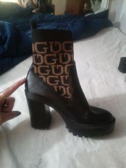 Guess boots