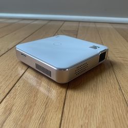 Kodak Luma 150 Portable Wireless Mini Projector White/Gold