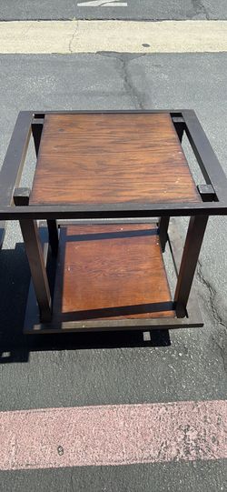 Set of 2 Hammary wood and metal side tables/End tables