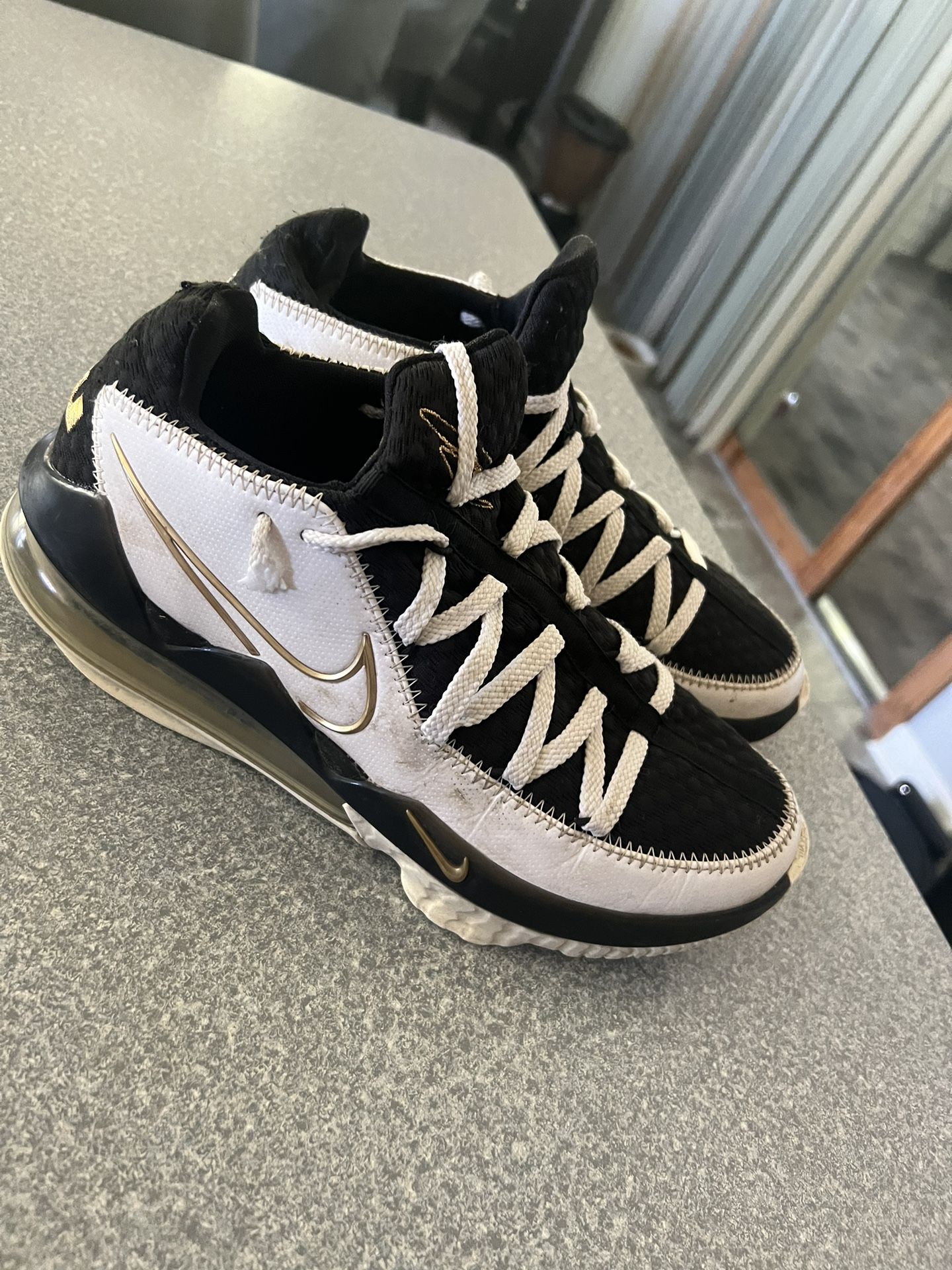 Nike Lebron Size 8.5