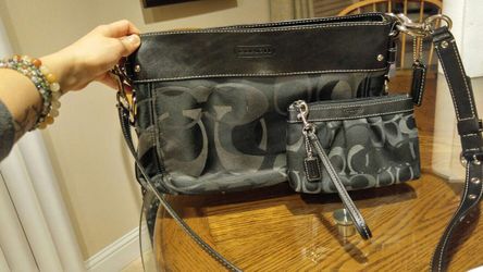 Authentic Coach (Signature Collection) Purse with Strap and Wristlet