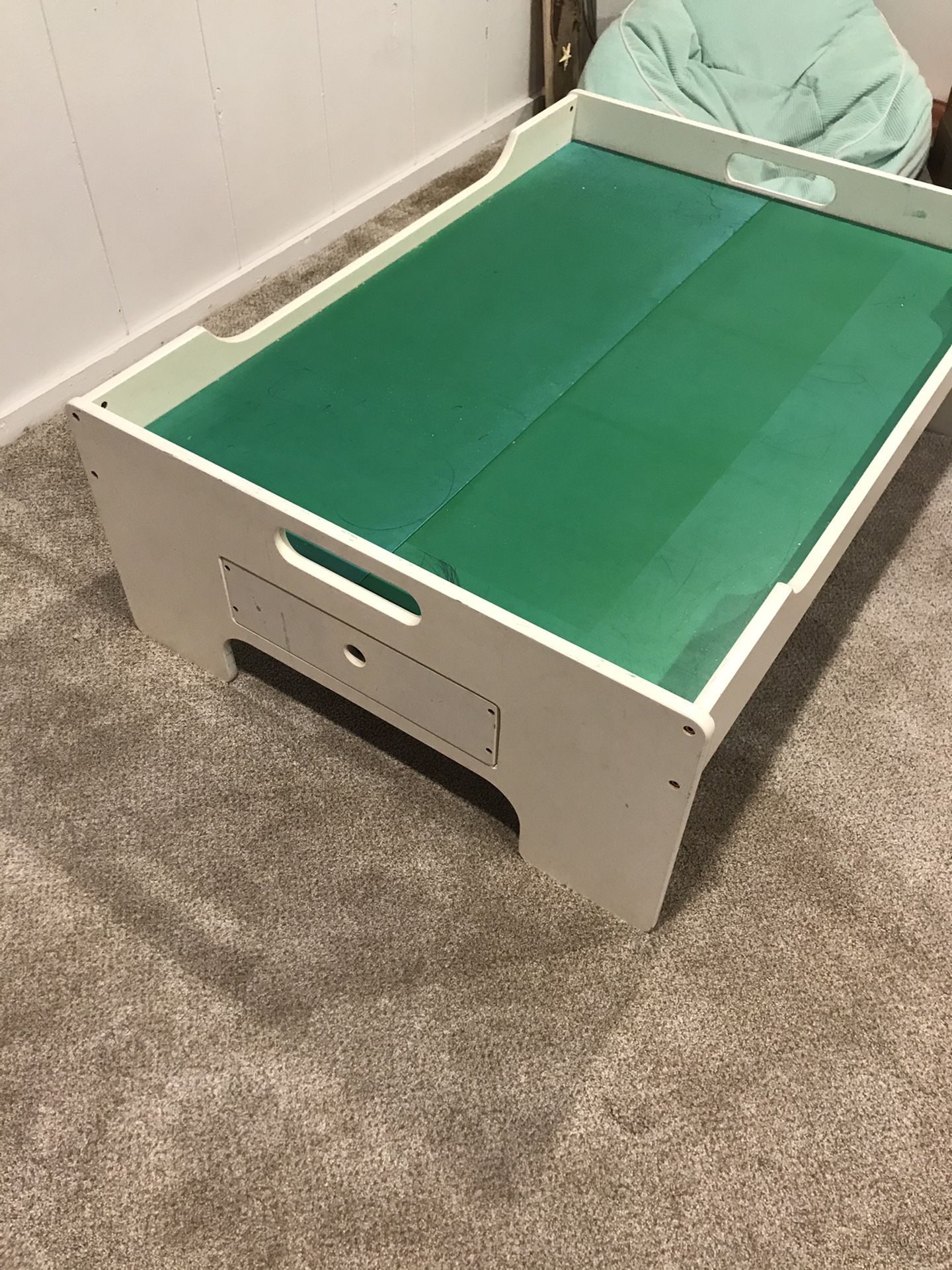 Kids play table, toy storage
