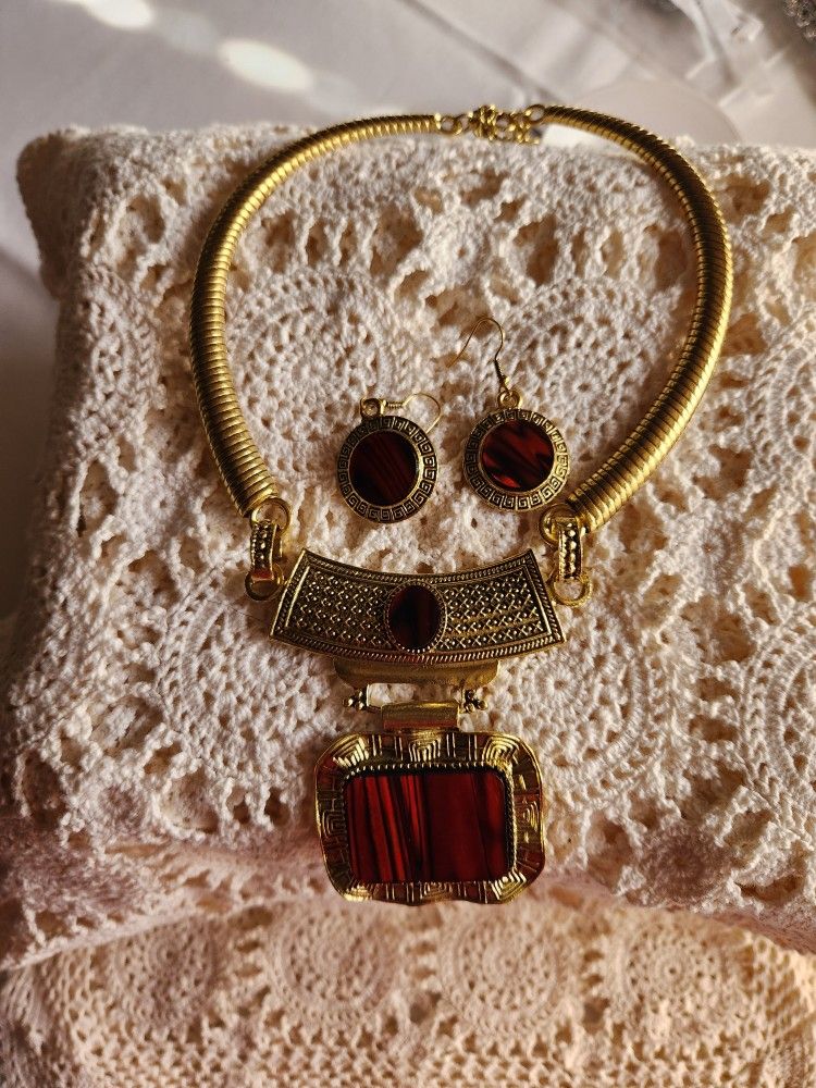 Stunning Red & Gold