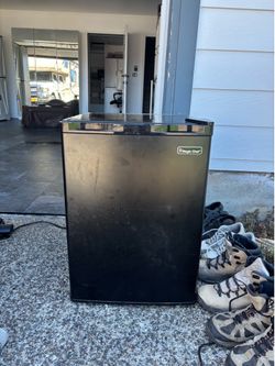 Mini Fridge (Turns off randomly)