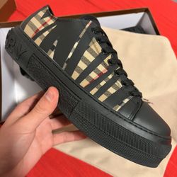 Burberrys Black Shoes