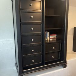 Dresser/Shelf Wardrobe
