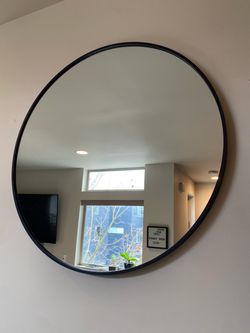 Round mirror