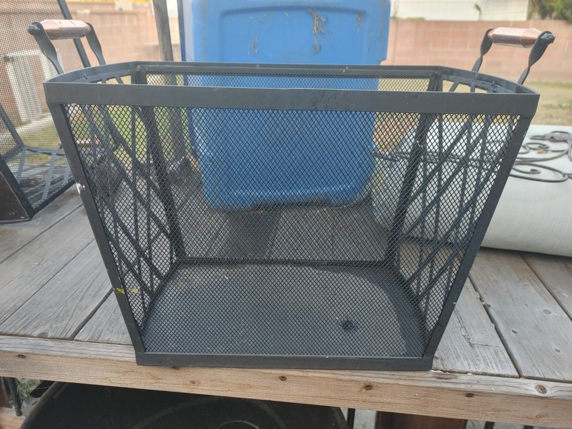 BLACK METAL DECORATIVE RACK